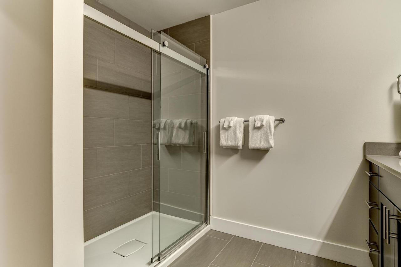 45 Asheland Avenue Unit 401 *